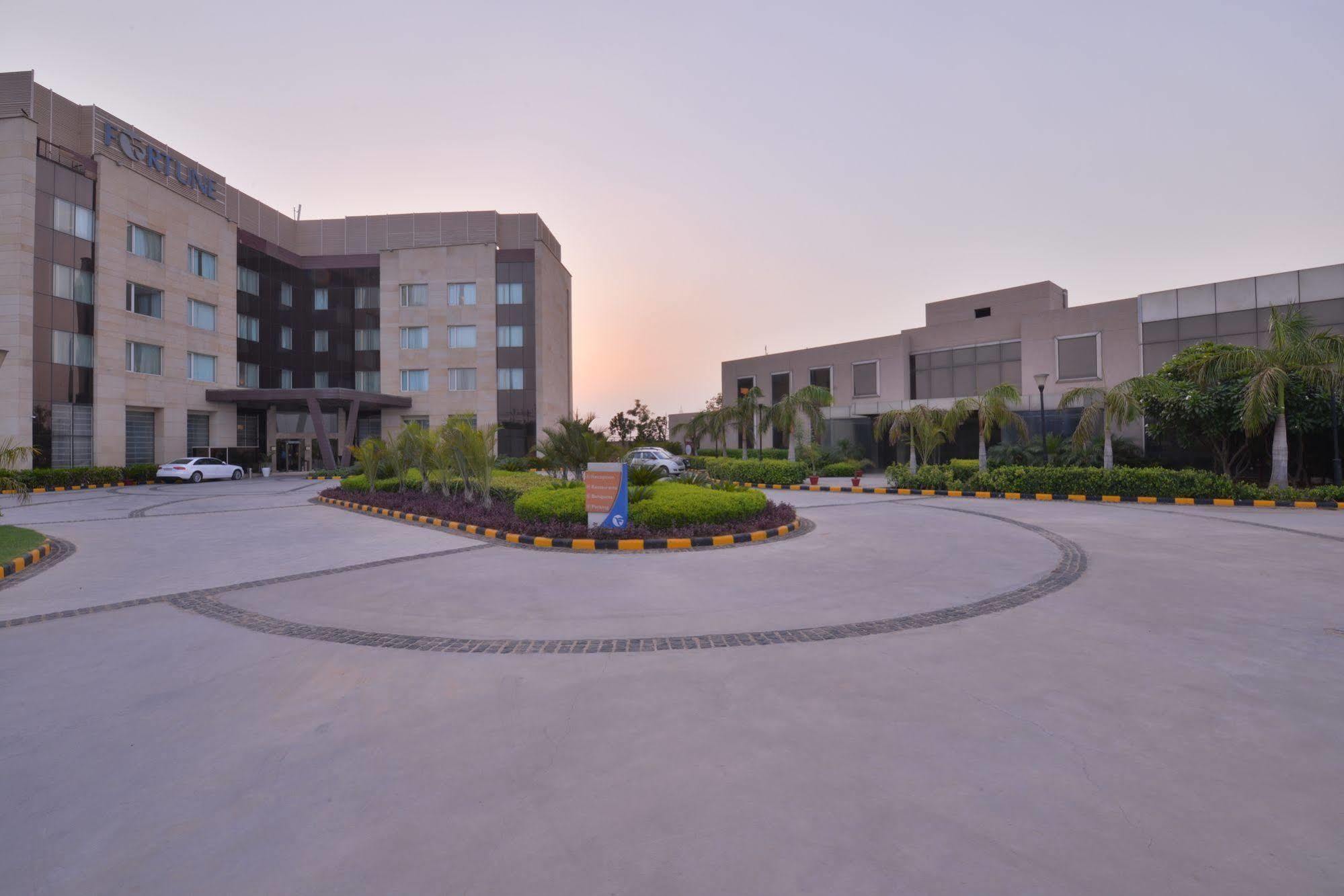 Fortune Park Orange, Sidhrawali, Gurugram - Member Itc Hotels' Group Bhiwadi Buitenkant foto
